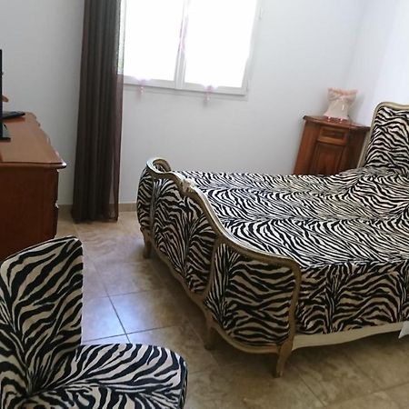 Orchidee Rose Villa Saint-Laurent-dʼAigouze Екстериор снимка