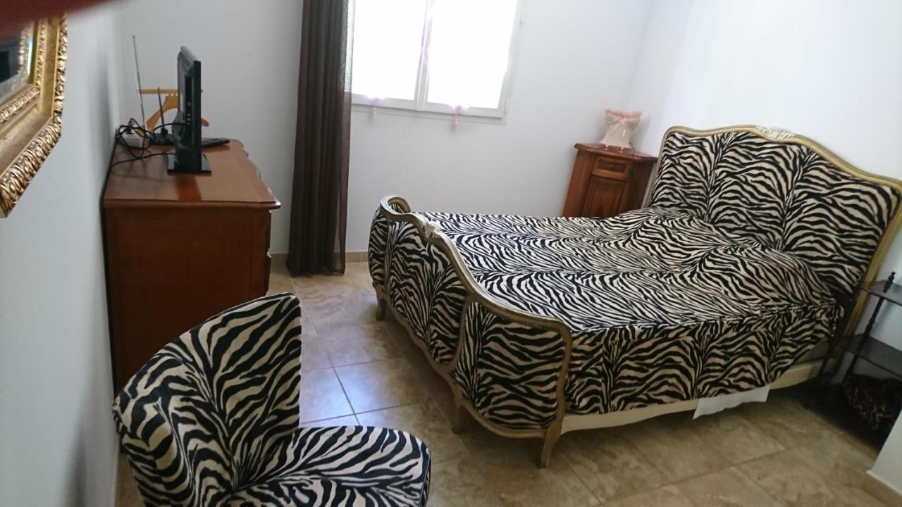 Orchidee Rose Villa Saint-Laurent-dʼAigouze Екстериор снимка