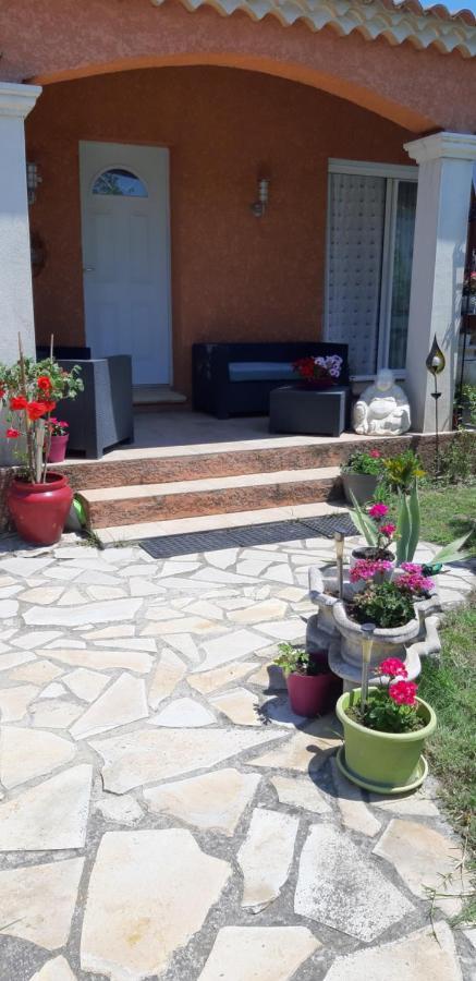 Orchidee Rose Villa Saint-Laurent-dʼAigouze Екстериор снимка